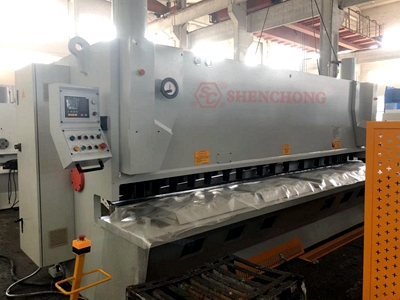 Vietnam Hydraulic Shearing Machine QC11Y-12X4000
