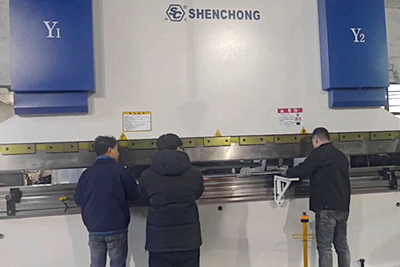SHENCHONG main motor servo CNC press brake 300t 4500mm SHENCHONG main motor servo CNC press brake 300t 4500mm