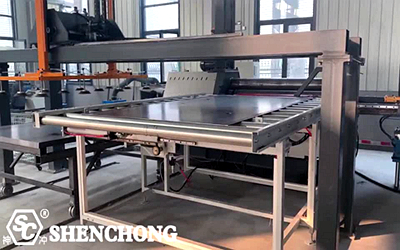 Automatic loading and unloading system for rolling machine Automatic loading and unloading system for rolling machine